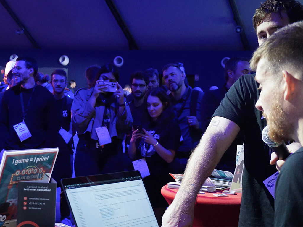 Kevin Dunglas présente son coup de projecteur devant un public nombreux lors du Forum PHP 2024