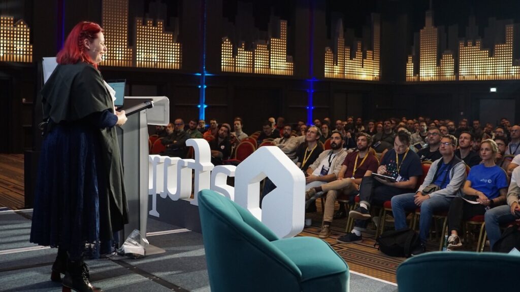 Laetitia Avrot sur scène au forum PHP 2025